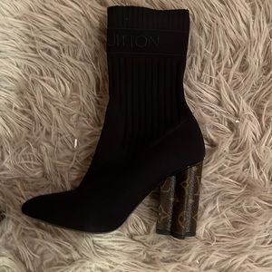 Authentic Louis Vuitton silhouette Ankle boots